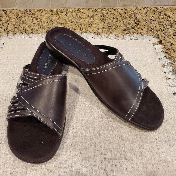 Bay Studio Brown Leather Slip On Sandals Flats Slides Size 7.5 W Shoe - NEW - Picture 1 of 7